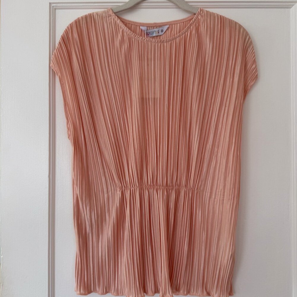 NWT Compañía Fantástica Pleated Top Blouse Cap Sleeve Crew Neck Peach Size Small